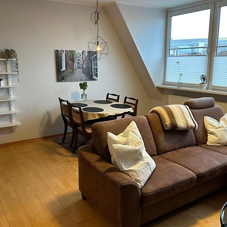 Grosszuegige, Zentrale Ferienwohnung In Leer Exteriör bild