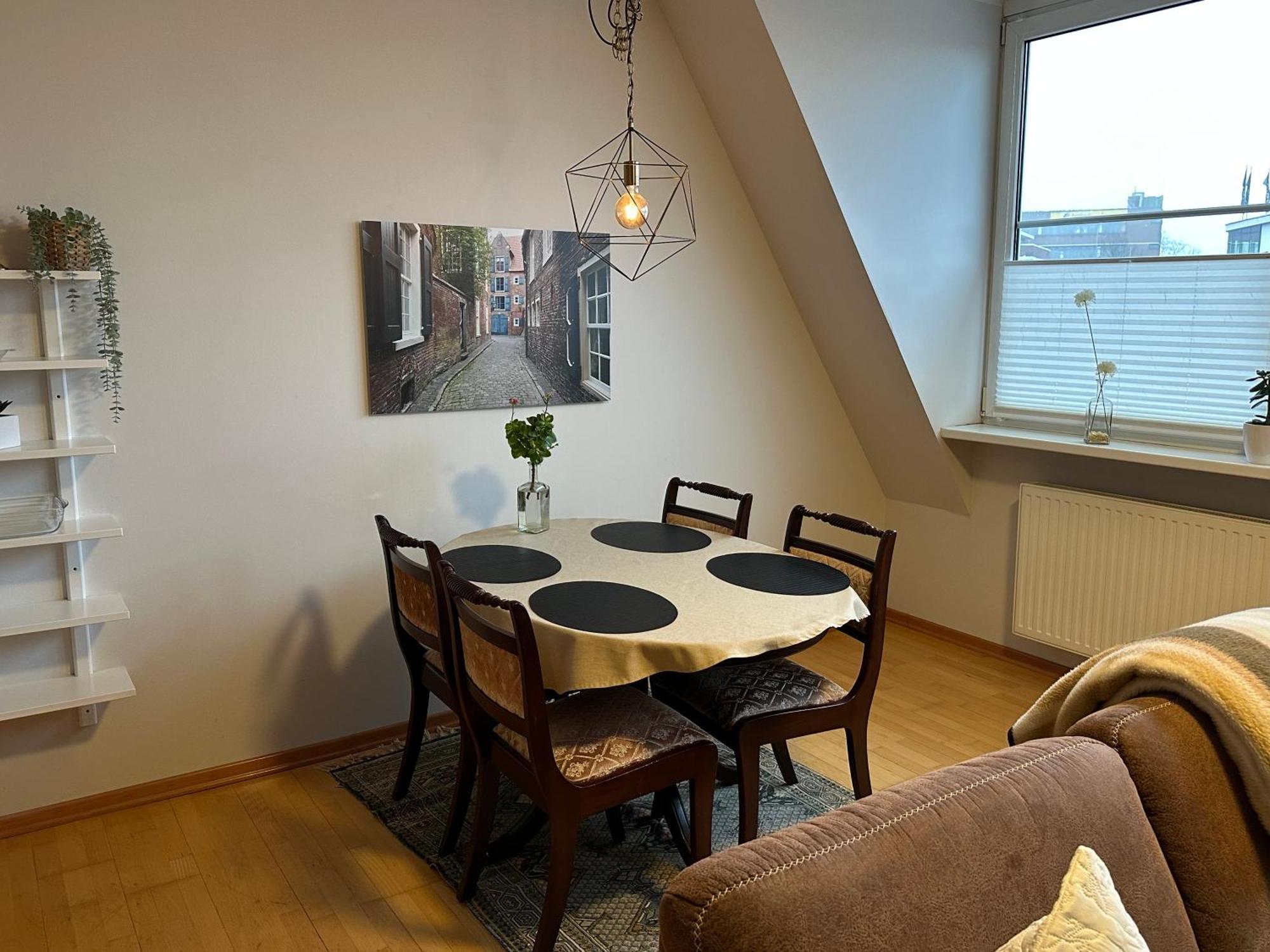 Grosszuegige, Zentrale Ferienwohnung In Leer Exteriör bild